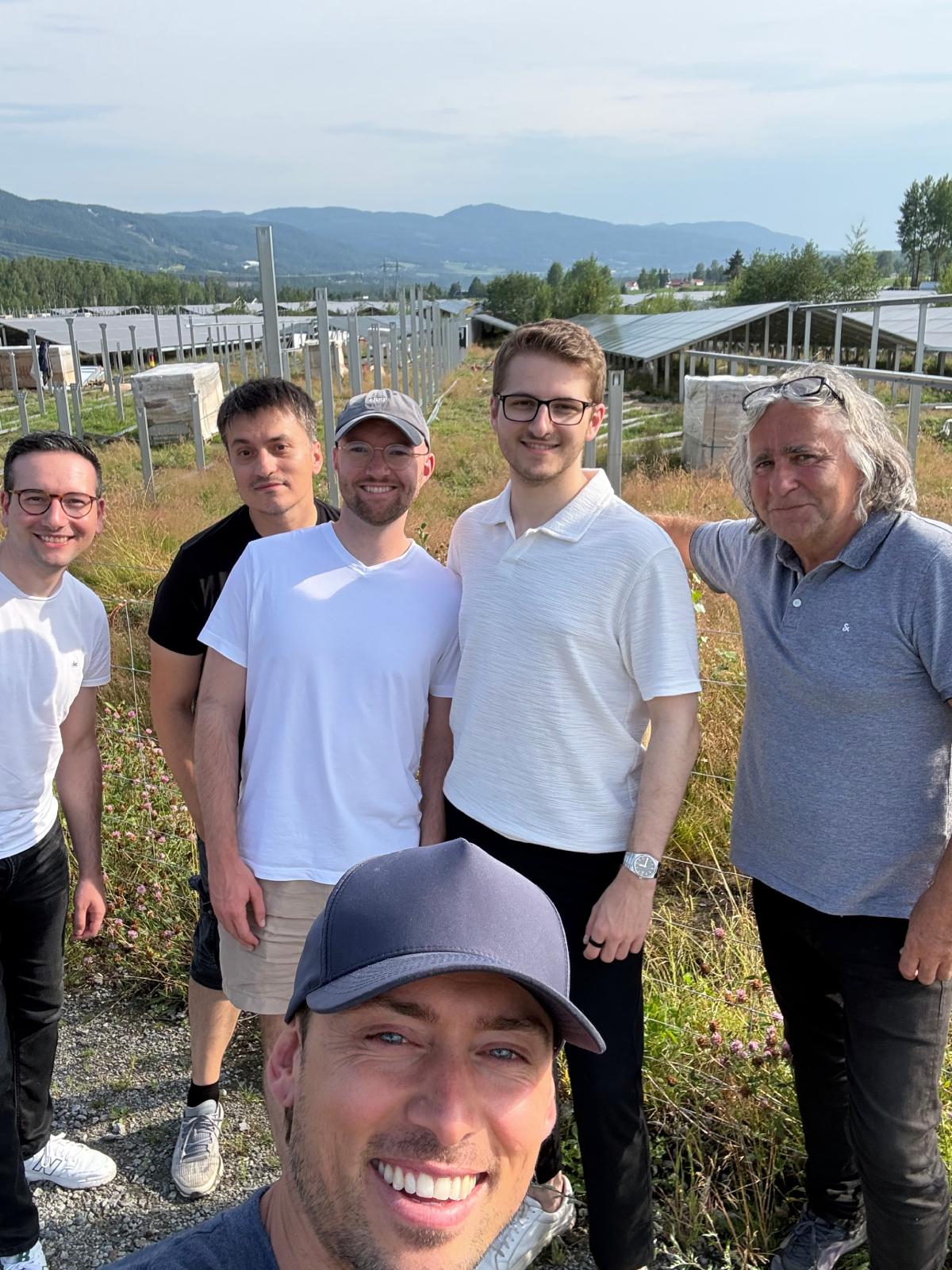 Selfie of Ove and the Frigg team at the Vikersund site in Norway